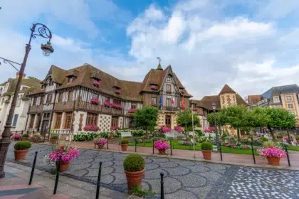 La côte fleurie 3 AdobeStock 893746079 Editorial Use Only